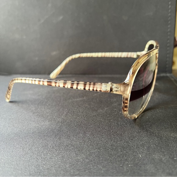 🕶️ Retro Aviator Sunglasses | Designer-Inspired | Half Tint | Unisex - Picture 7 of 7
